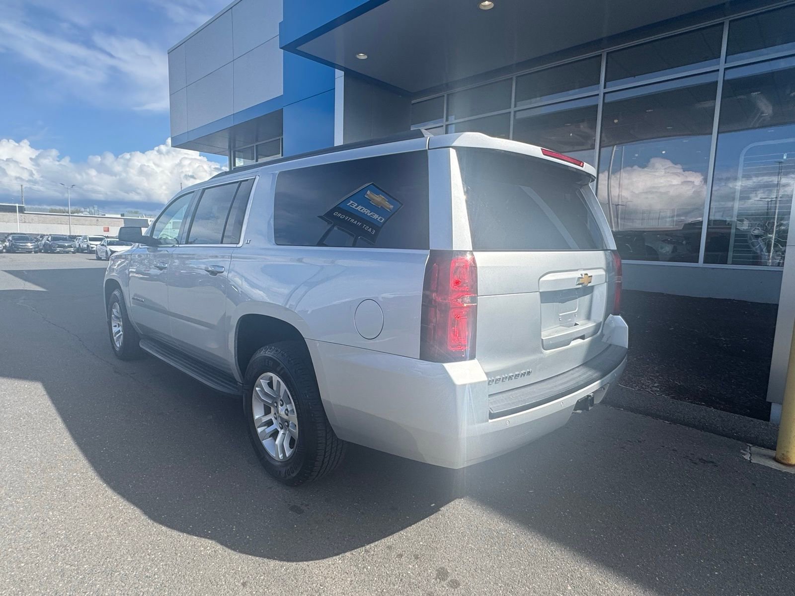 Used 2018 Chevrolet Suburban LT image 4
