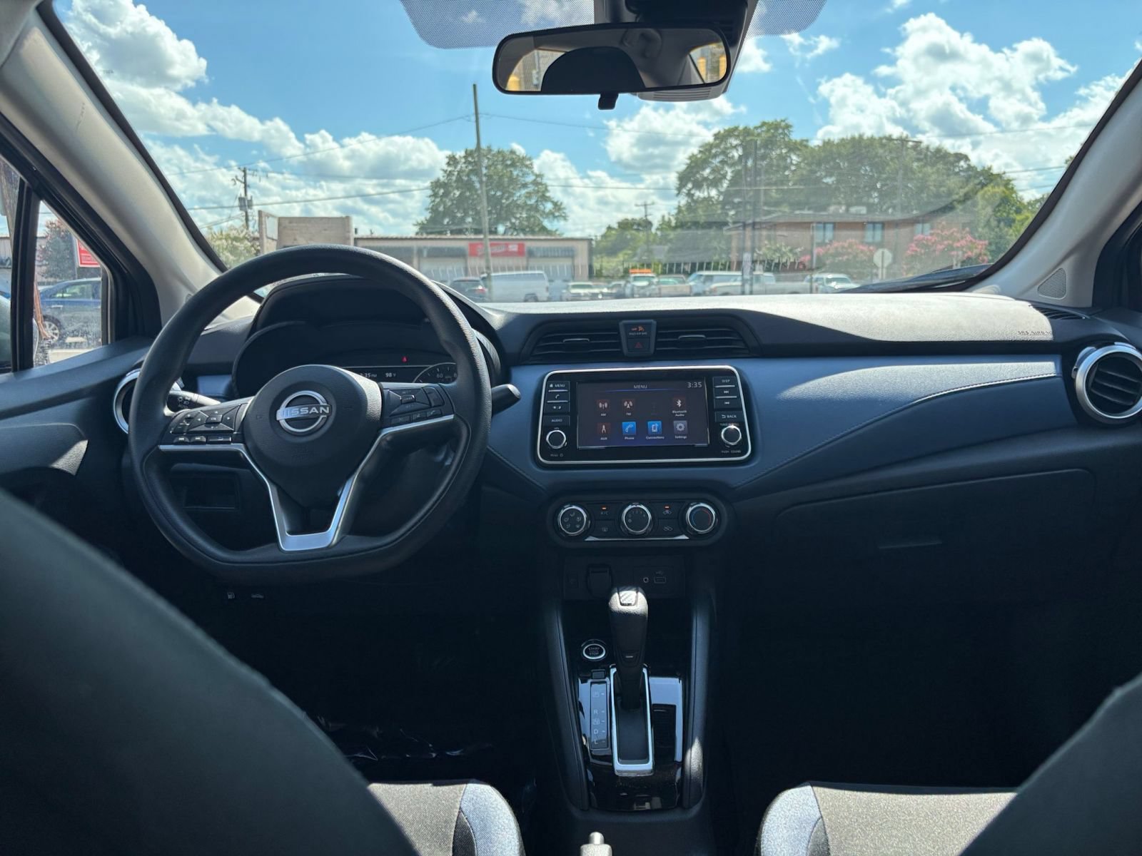 Used 2025 Nissan Versa SV FWD image 31