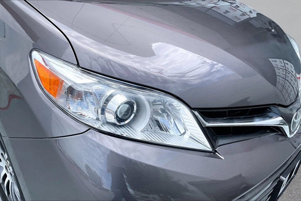 Certified 2020 Toyota Sienna XLE Premium FWD image 33