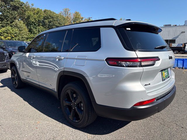 Used 2024 Jeep Grand Cherokee L Laredo AWD/4WD image 17
