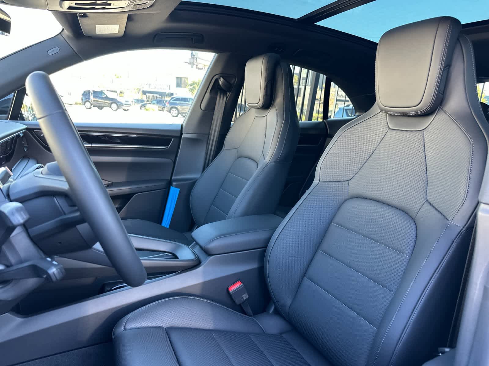 New 2026 Porsche Macan Electric RWD image 5