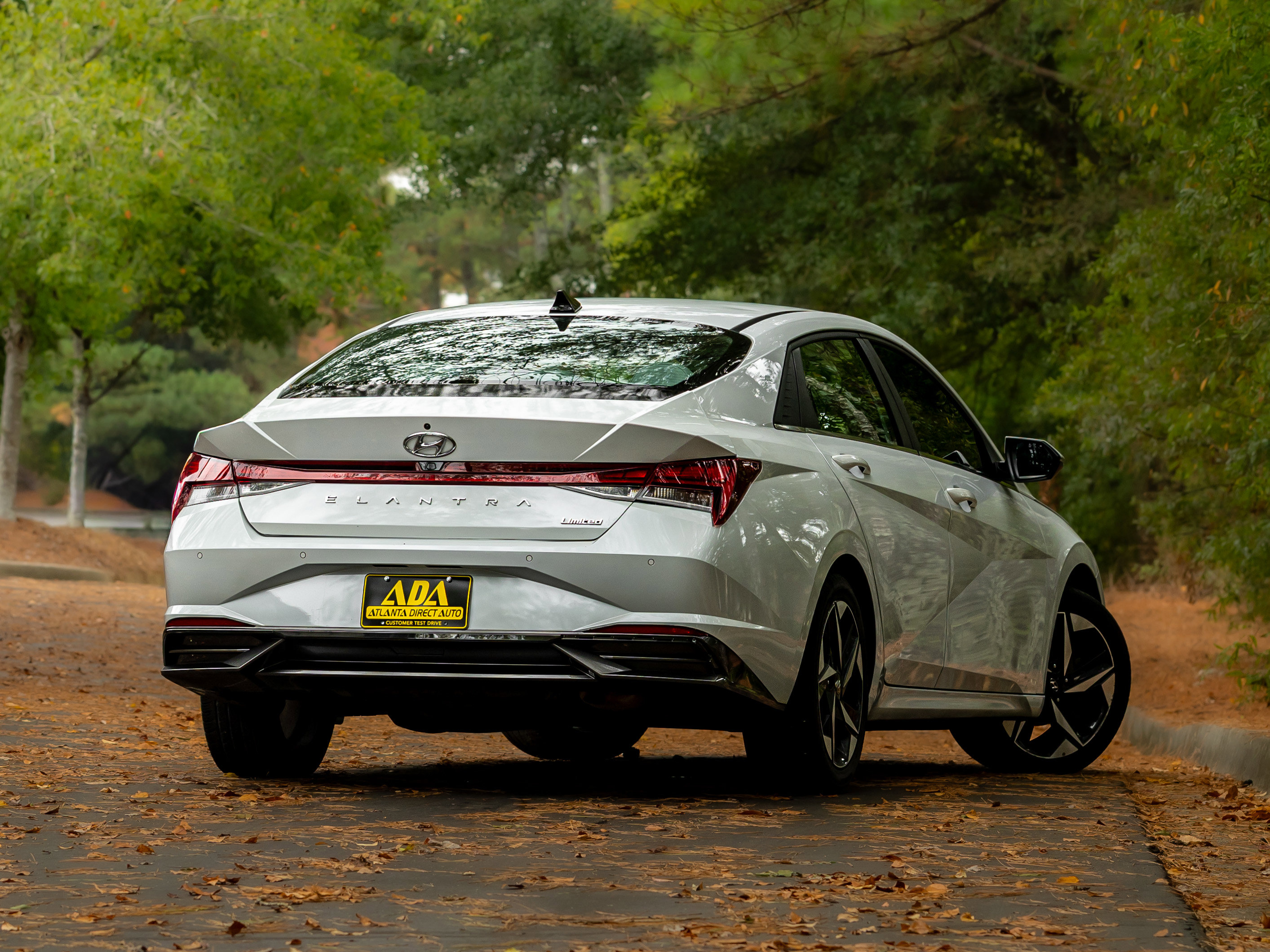 Used 2021 Hyundai Elantra Limited image 4