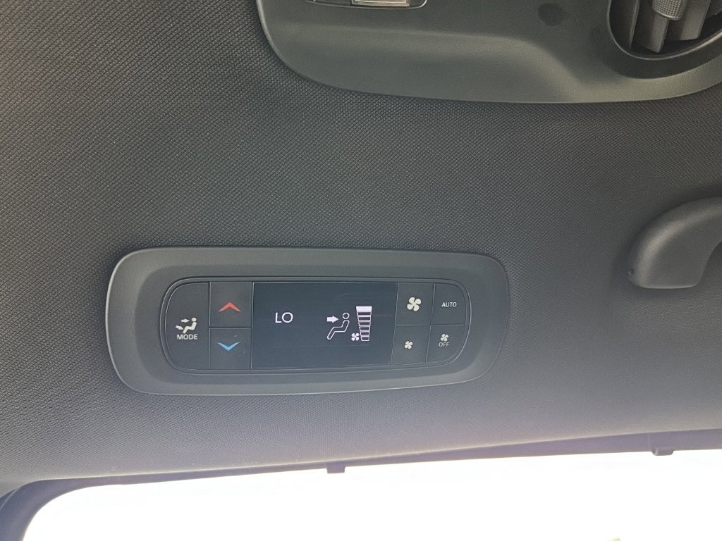 Used 2025 Chrysler Pacifica Select FWD image 26