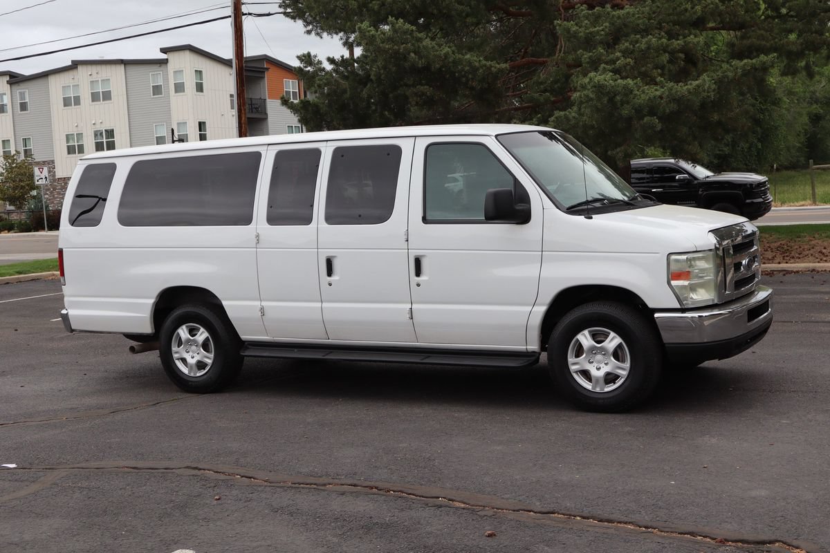 Used 2010 Ford E-350 and Econoline 350 XLT RWD image 2