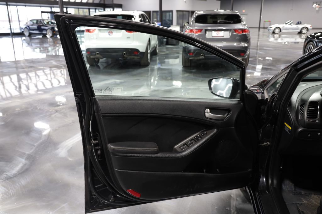 Used 2018 Kia Forte LX image 10