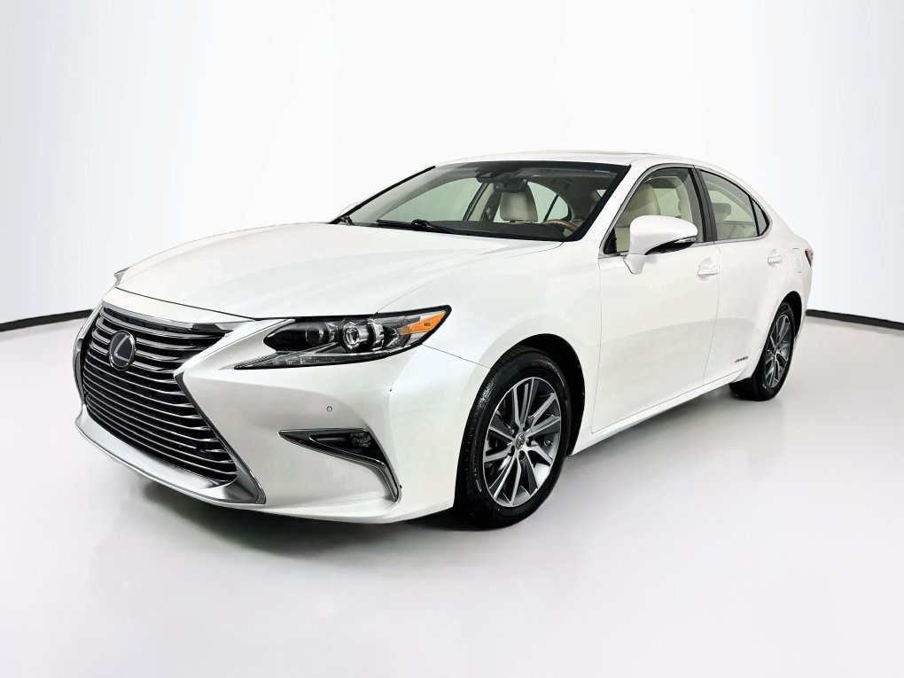 Used 2017 Lexus ES 300h w/ Luxury Package FWD image 3