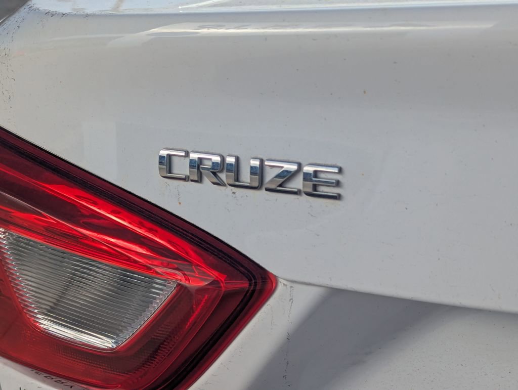 Used 2018 Chevrolet Cruze LS image 5