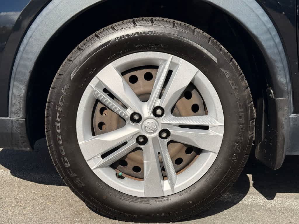 Used 2018 Nissan Kicks S FWD image 7