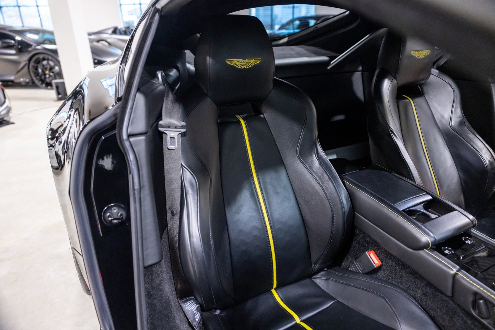 Used 2016 Aston Martin V12 Vantage S image 29