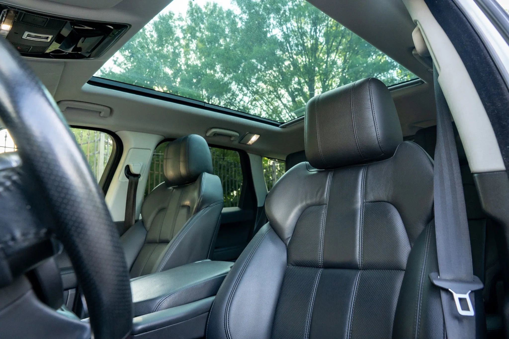 Used 2016 Land Rover Range Rover Sport SE image 13