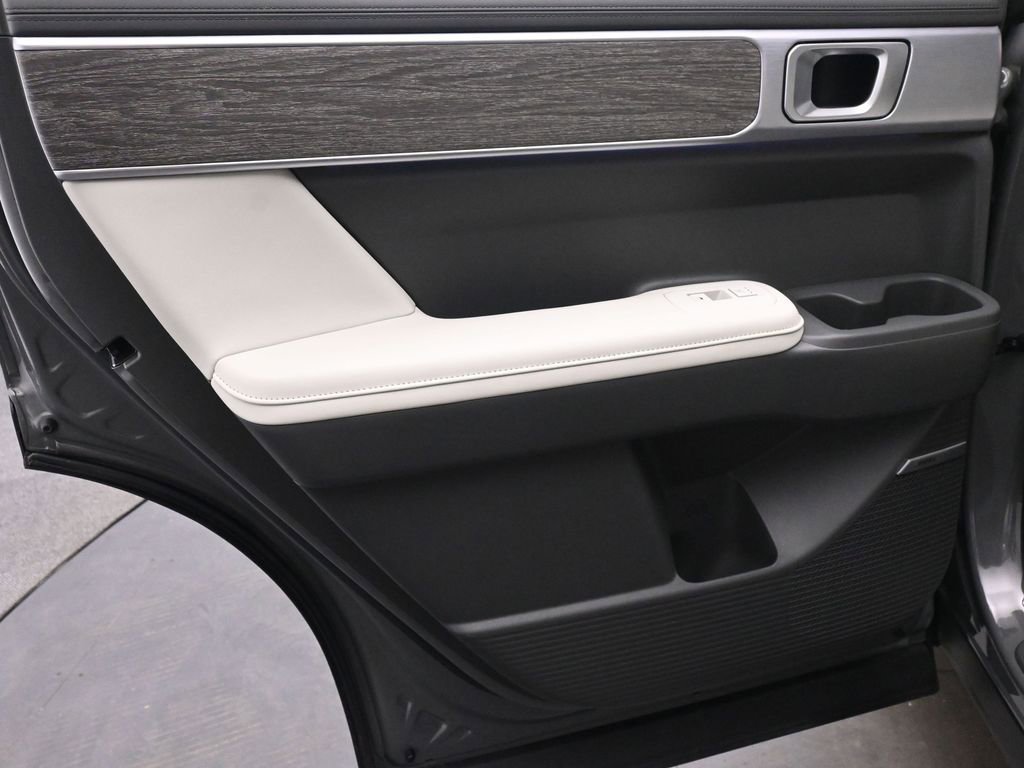 Used 2024 Hyundai Santa Fe Limited FWD image 18