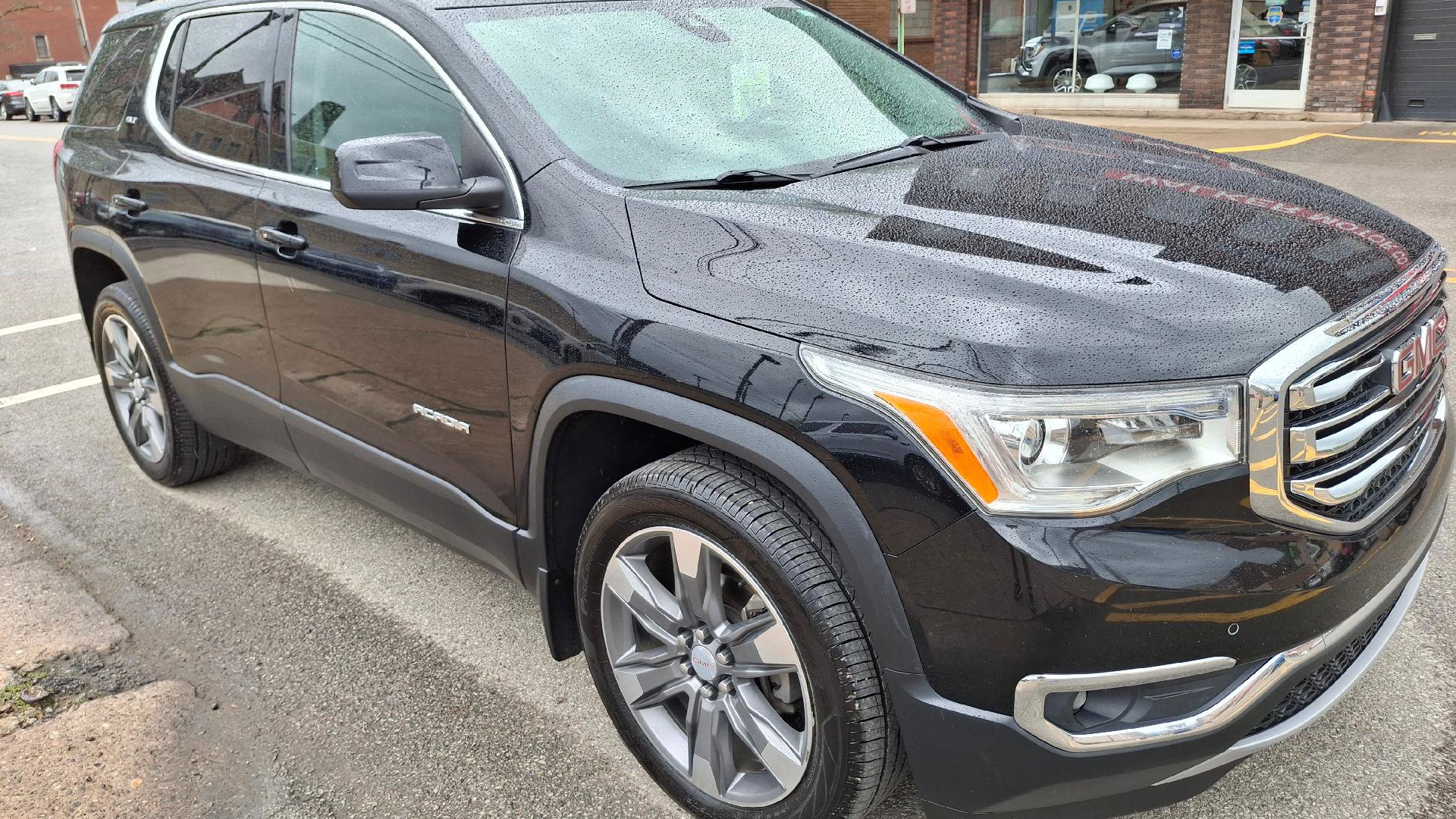 Used 2017 GMC Acadia SLT AWD/4WD image 1