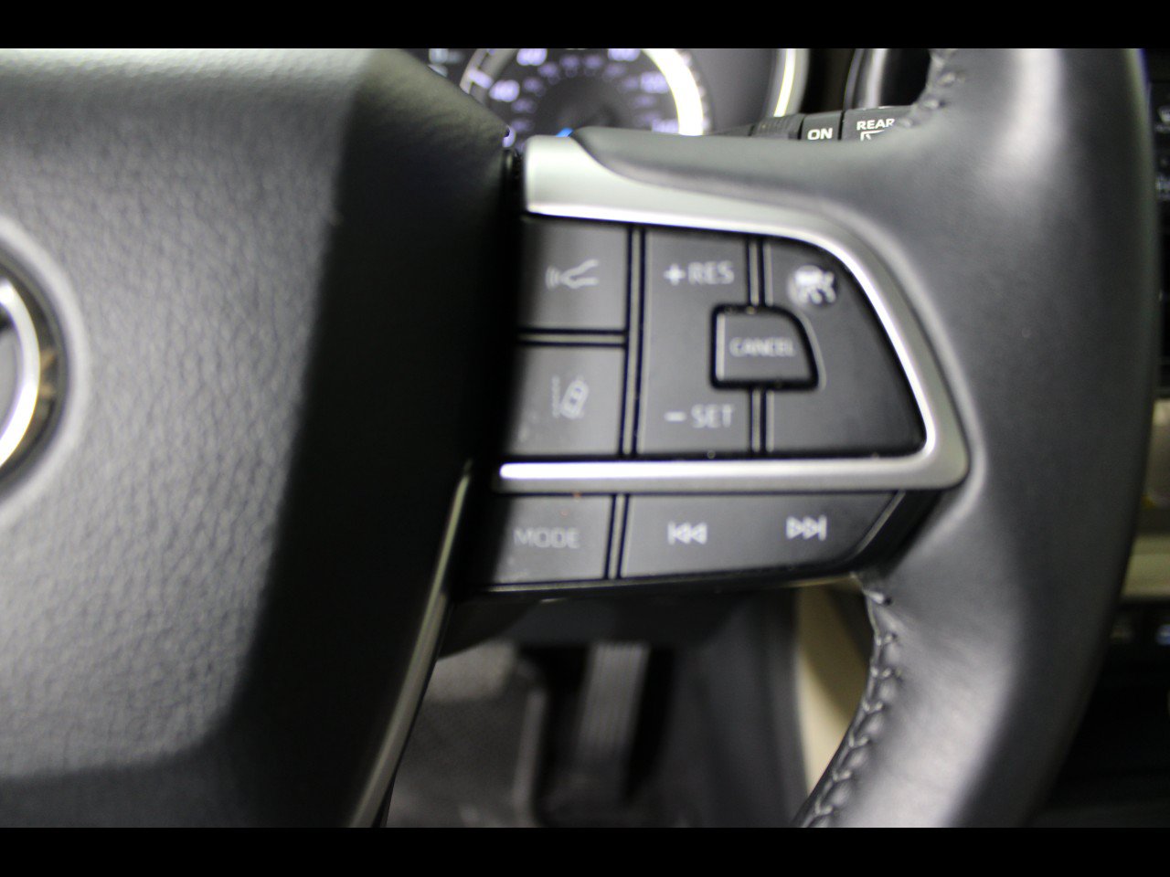Used 2024 Toyota Highlander XLE FWD image 20
