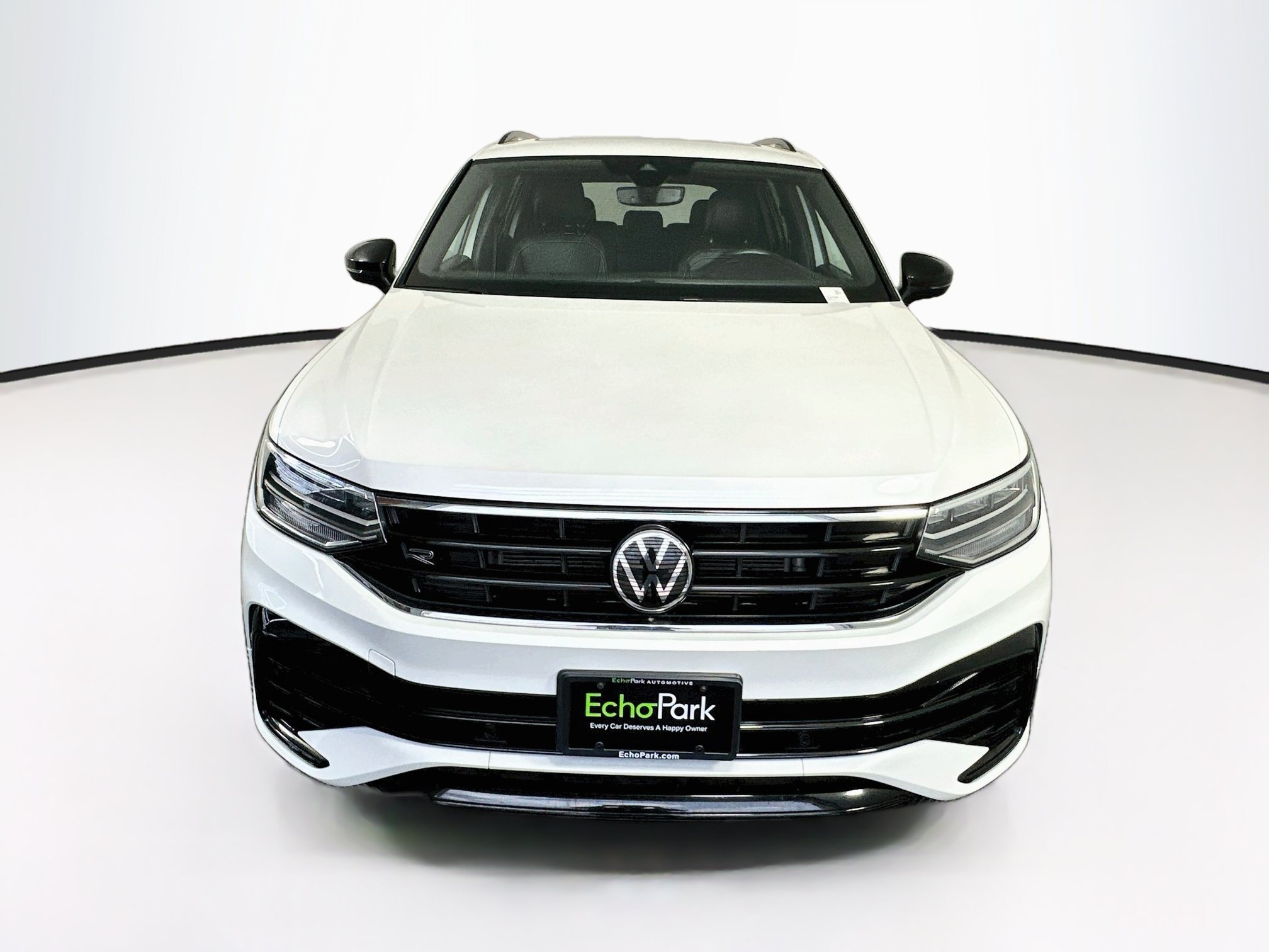Used 2023 Volkswagen Tiguan SE R-Line FWD image 2