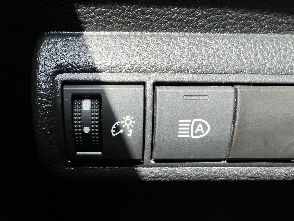 Used 2022 Toyota Corolla LE FWD image 29