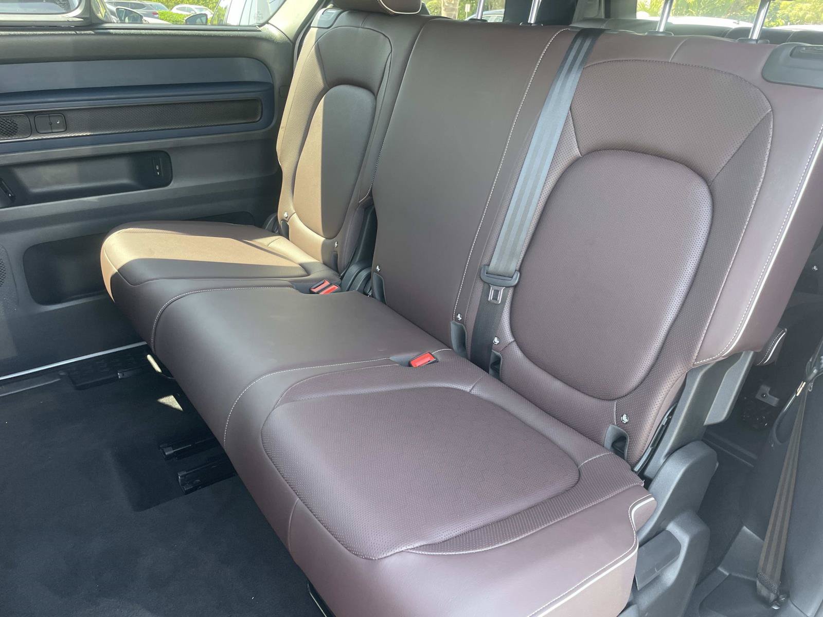 Certified 2025 Volkswagen ID. Buzz Pro S RWD image 24