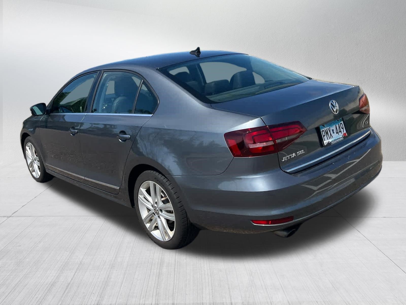 Used 2017 Volkswagen Jetta SEL FWD image 2