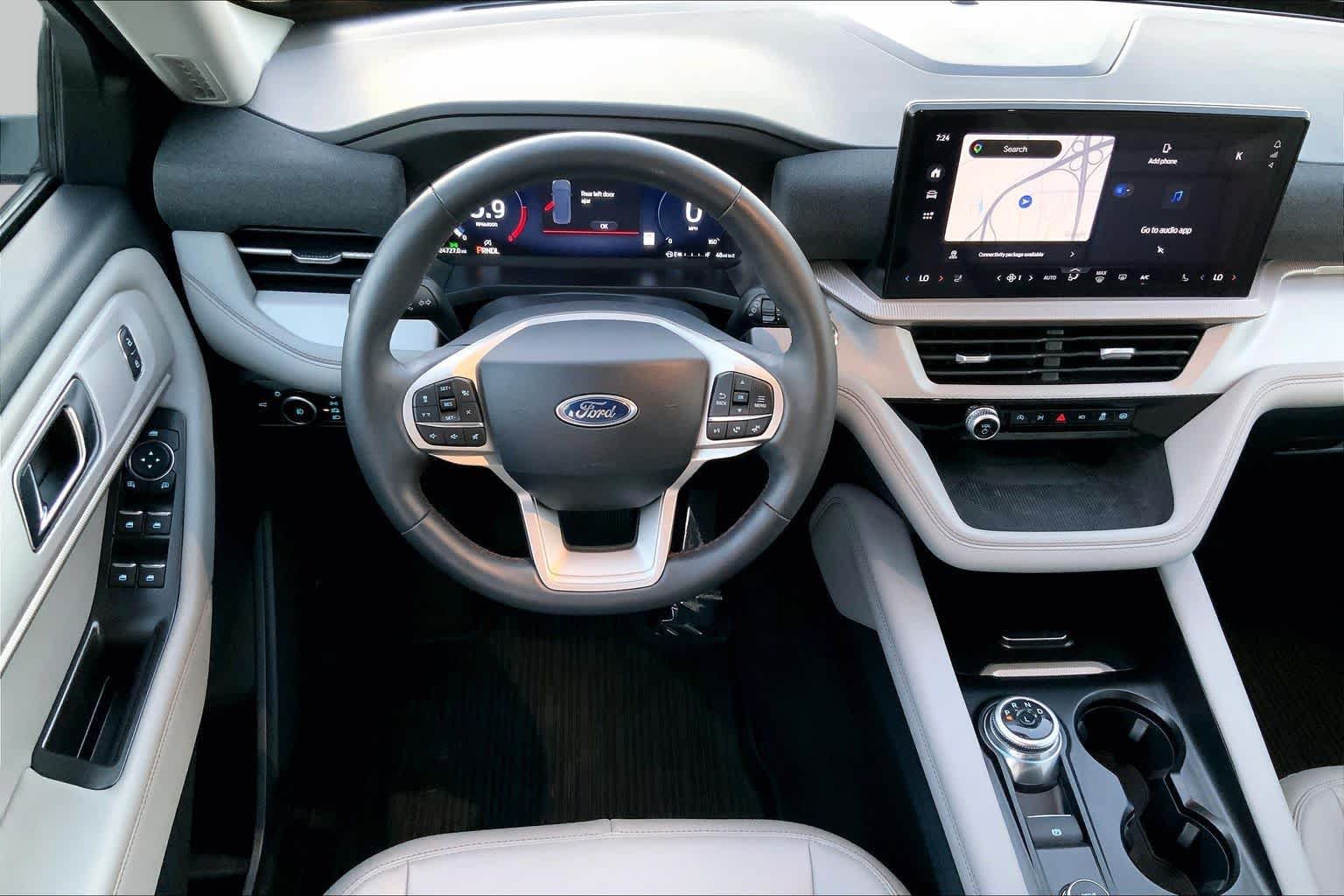 Used 2025 Ford Explorer Active w/ Active Comfort Package RWD image 6