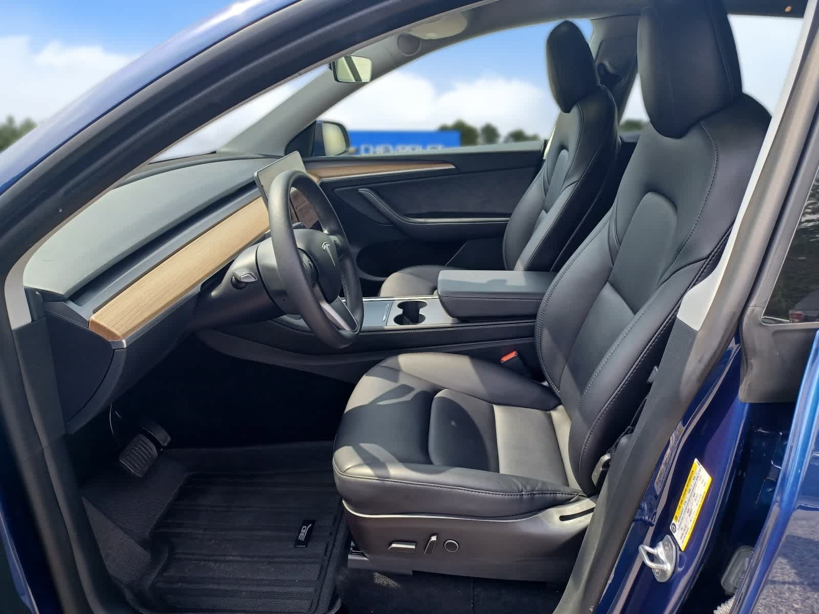 Used 2023 Tesla Model Y AWD image 7