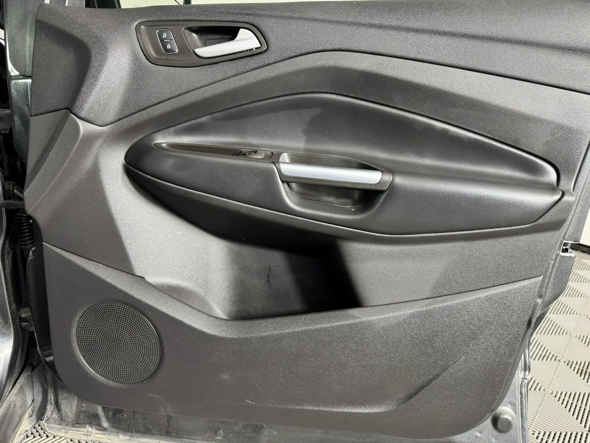 Used 2019 Ford Escape SE FWD image 37