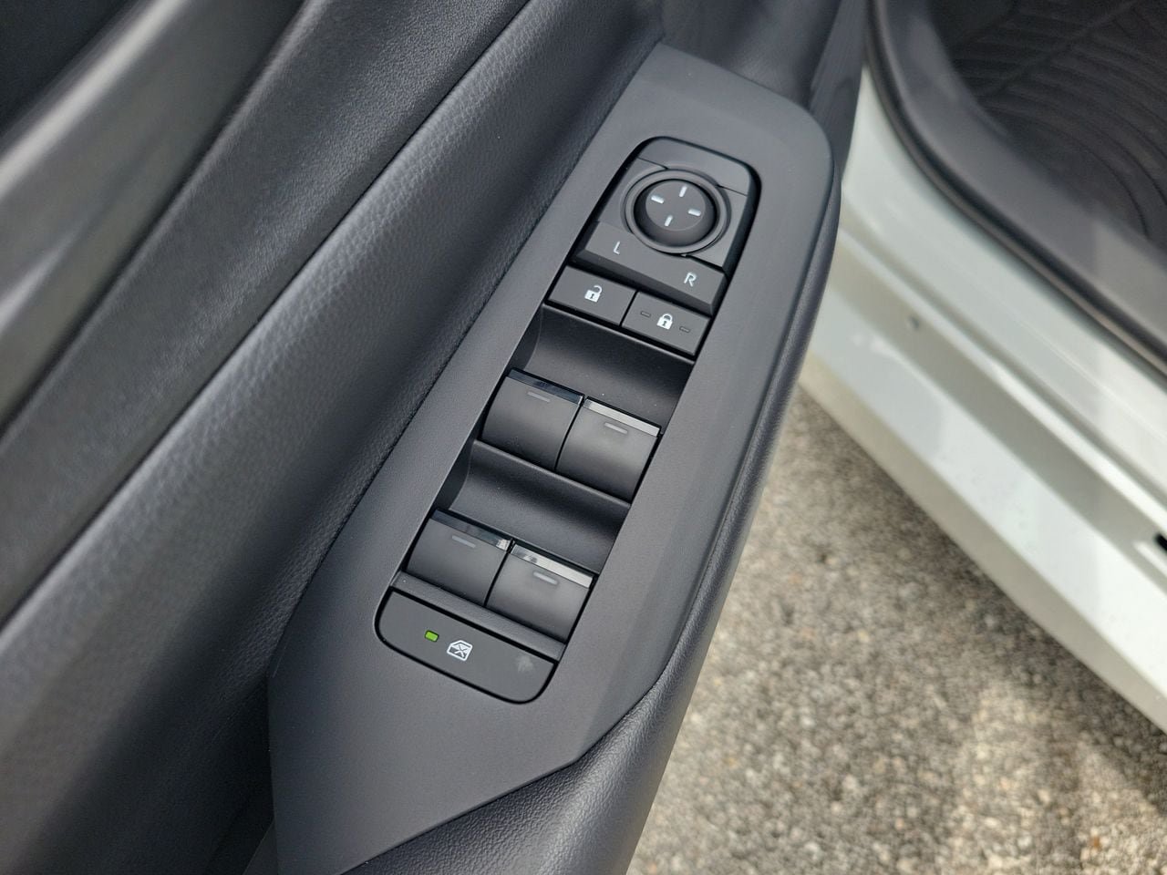 New 2026 Toyota Prius Plug-In Hybrid FWD image 14