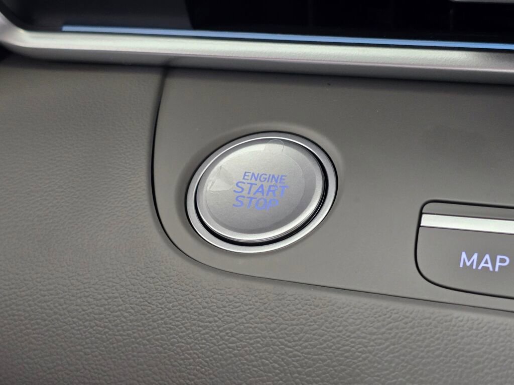 New 2025 Hyundai Elantra SEL image 25