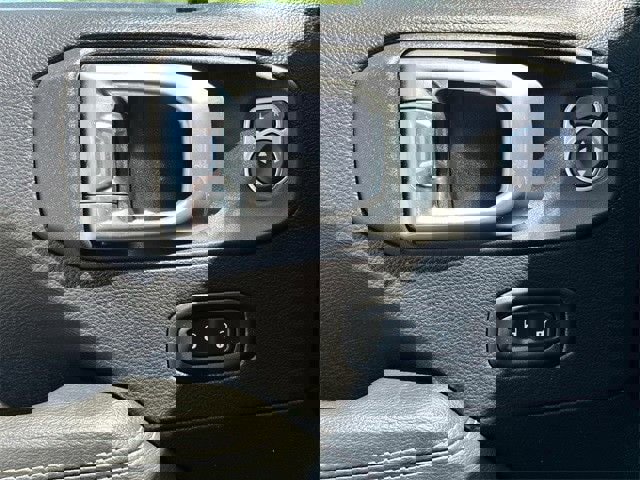 Used 2023 Jeep Wrangler Sahara AWD/4WD image 18