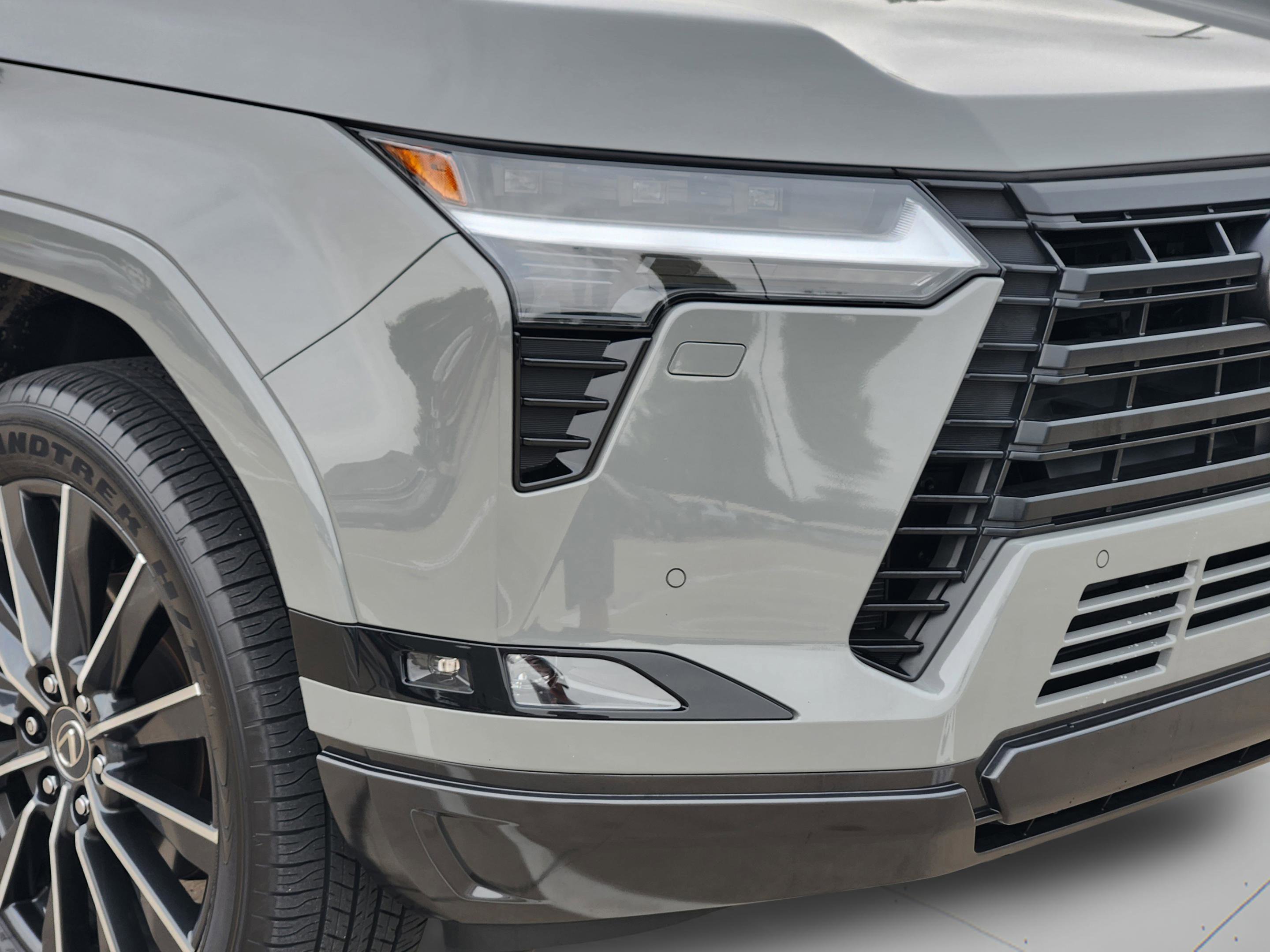 Used 2025 Lexus GX 550 w/ Accessory Package (Z1) AWD/4WD image 32