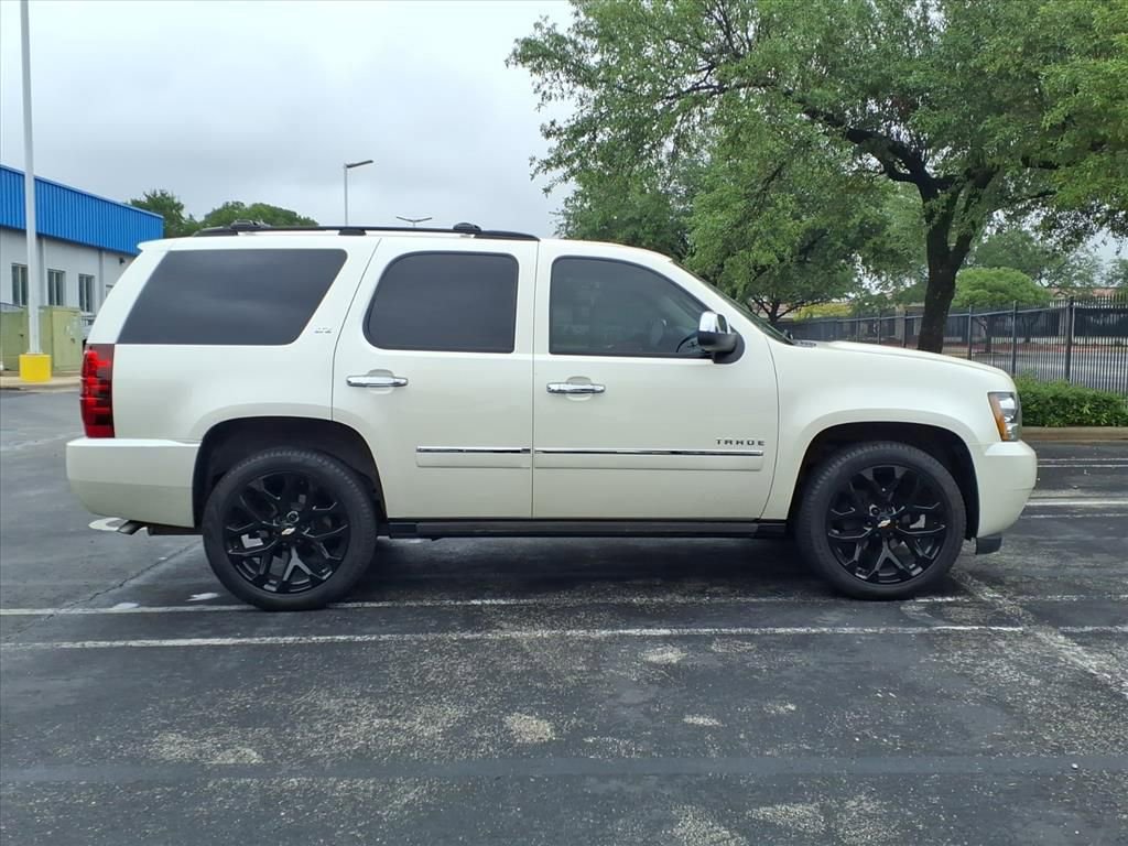 Used 2011 Chevrolet Tahoe LTZ image 2