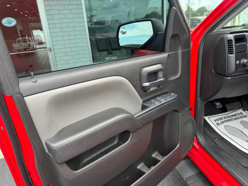 Used 2018 Chevrolet Silverado 1500 Custom w/ Custom Value Package RWD image 11