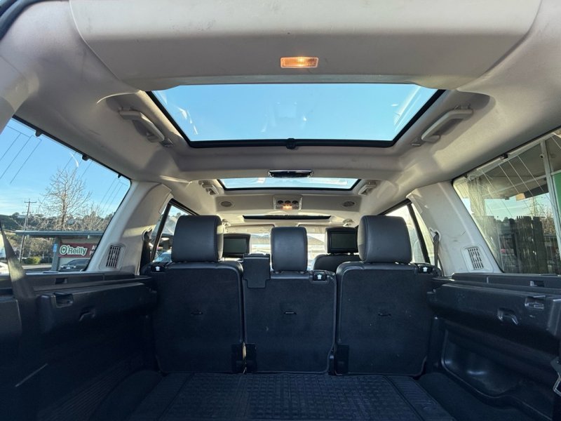 Used 2014 Land Rover LR4 HSE LUX image 32