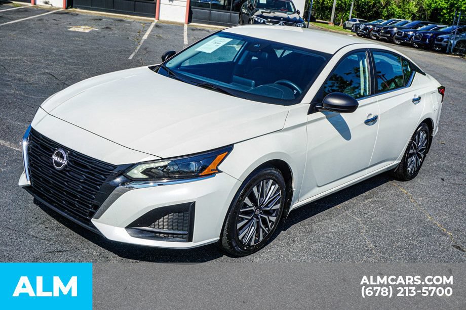 Used 2025 Nissan Altima 2.5 SV FWD image 14