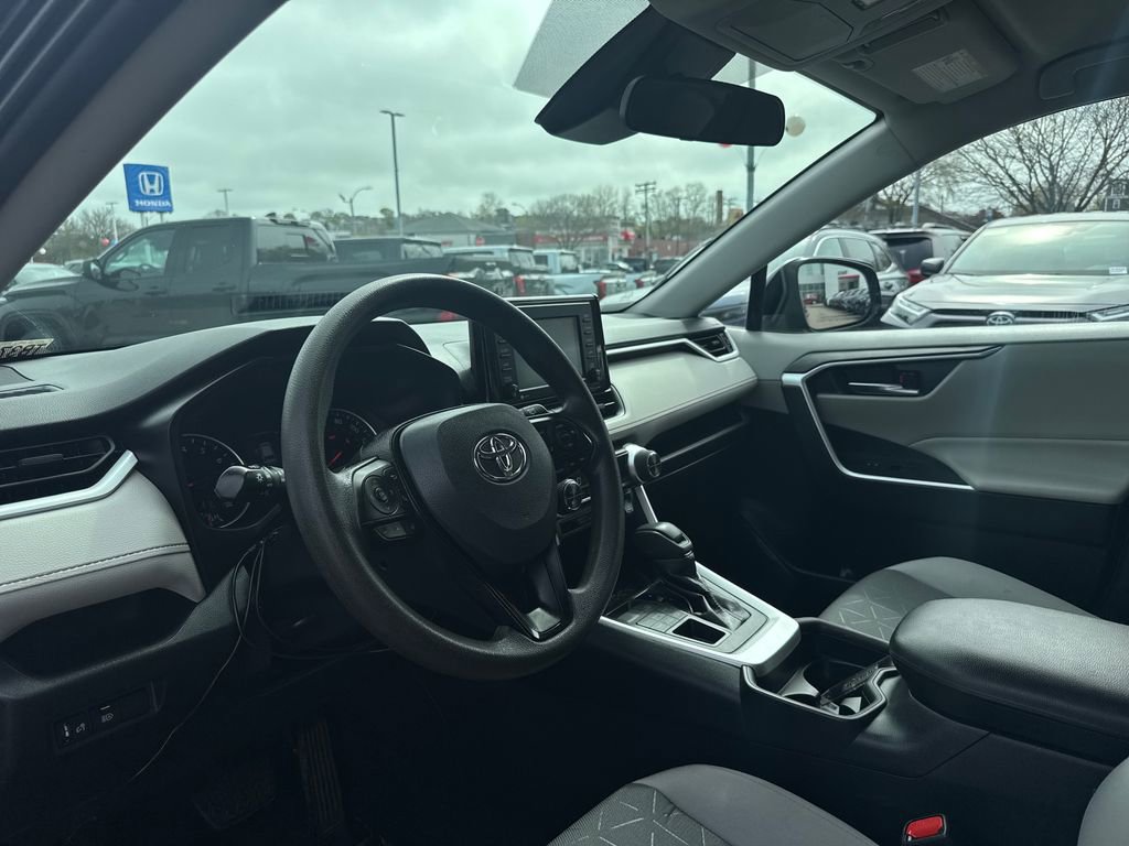 Used 2021 Toyota RAV4 XLE AWD/4WD image 14