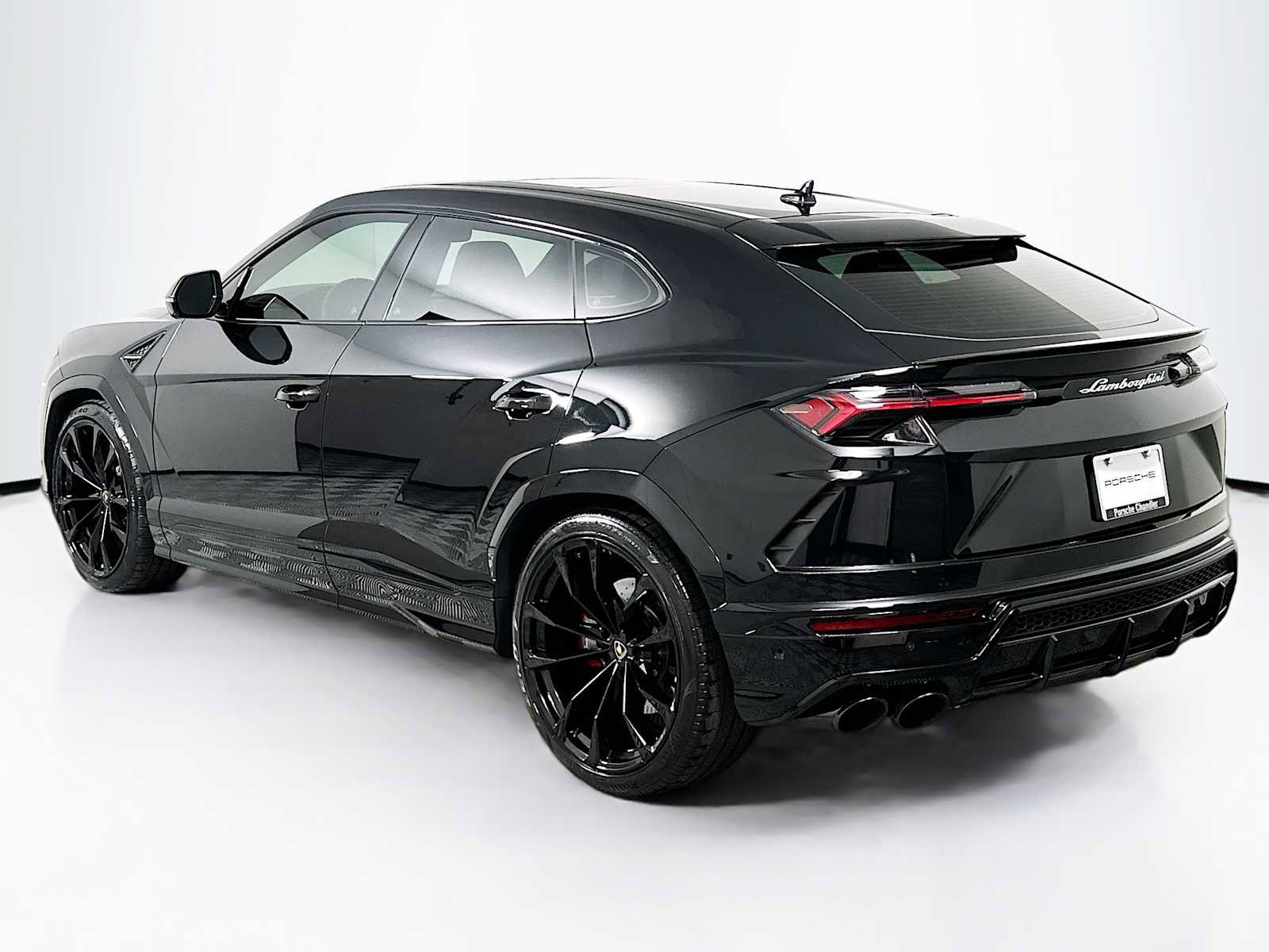 Used 2022 Lamborghini Urus image 3