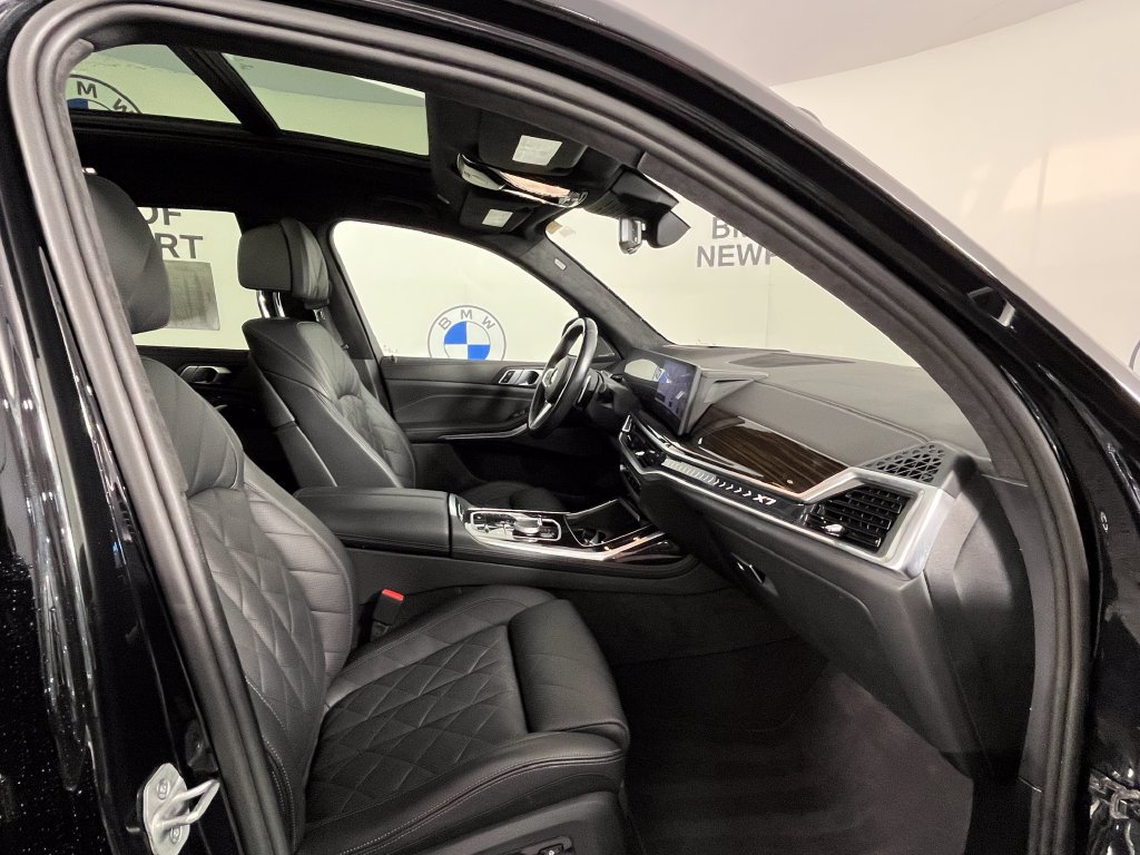 Used 2024 BMW X7 xDrive40i w/ M Sport Package AWD/4WD image 26