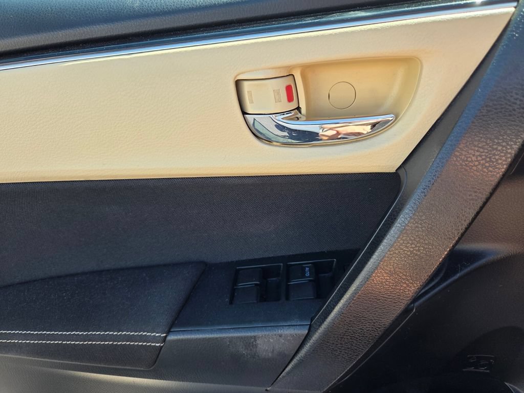 Used 2019 Toyota Corolla LE FWD image 21