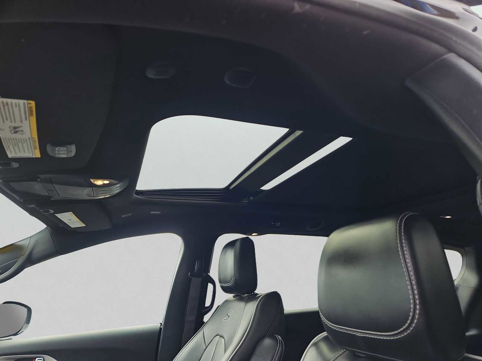 Used 2024 Chrysler Pacifica Premium image 15