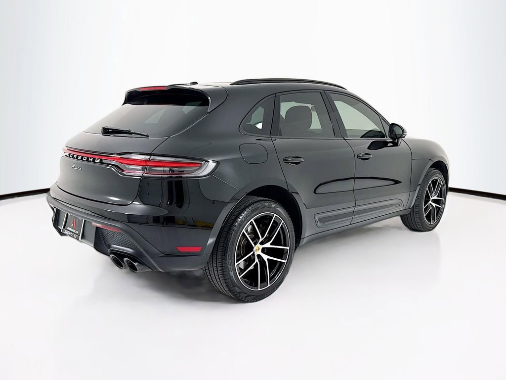 Certified 2025 Porsche Macan image 9