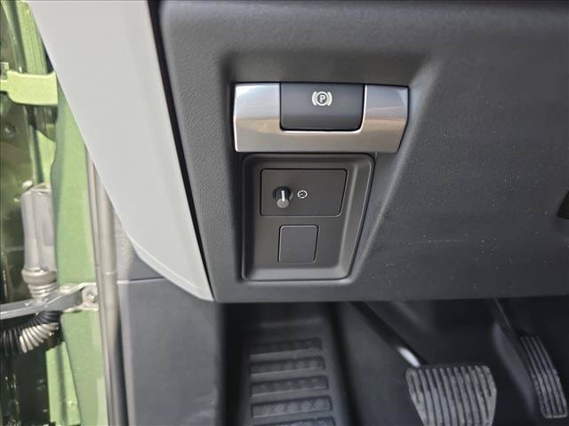 New 2026 Land Rover Defender 110 X-Dynamic SE AWD/4WD image 26