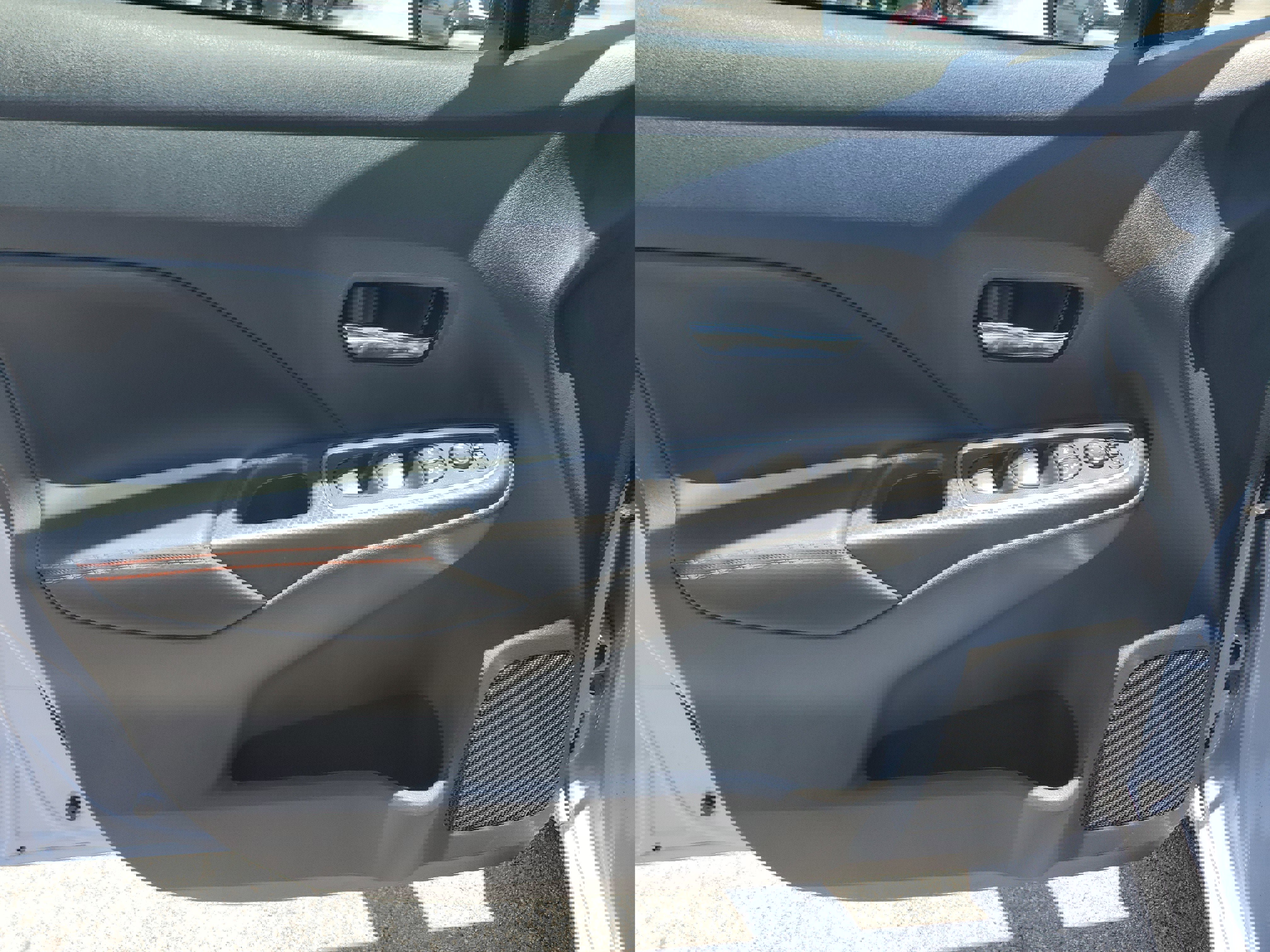 New 2025 Nissan Versa SR w/ Trunk Package image 18