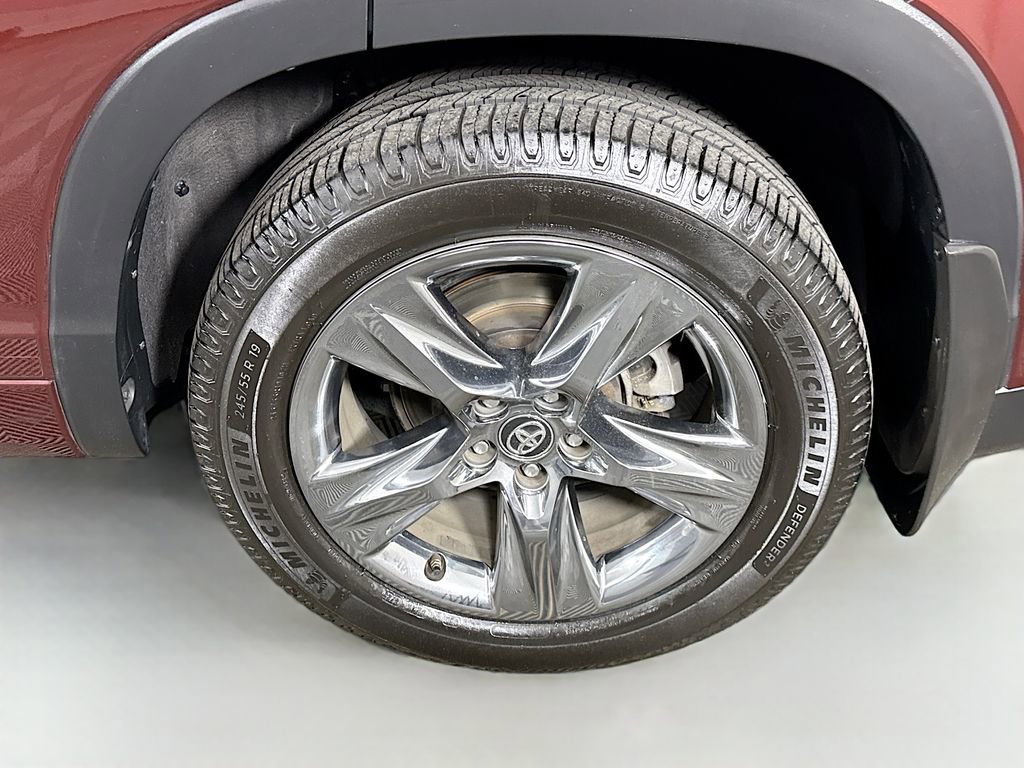 Certified 2019 Toyota Highlander Limited Platinum AWD/4WD image 38