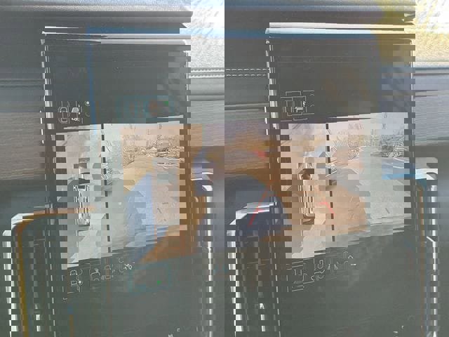 Used 2025 GMC Acadia Denali image 32