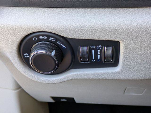 Certified 2023 Chrysler Voyager LX image 13