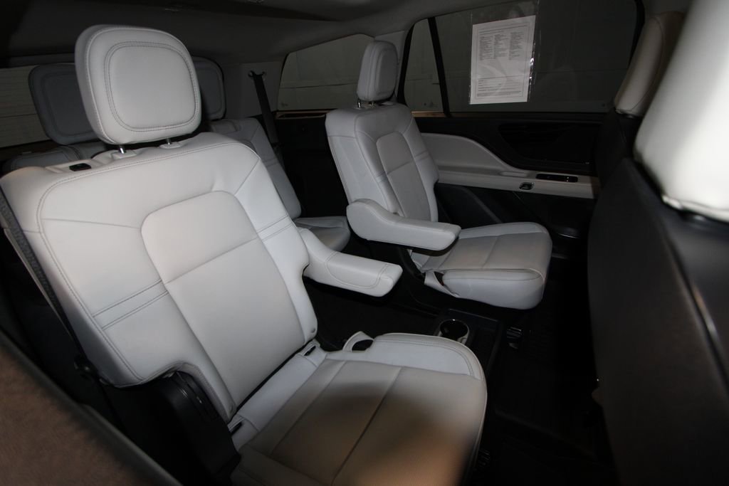 Used 2026 Lincoln Aviator AWD image 26