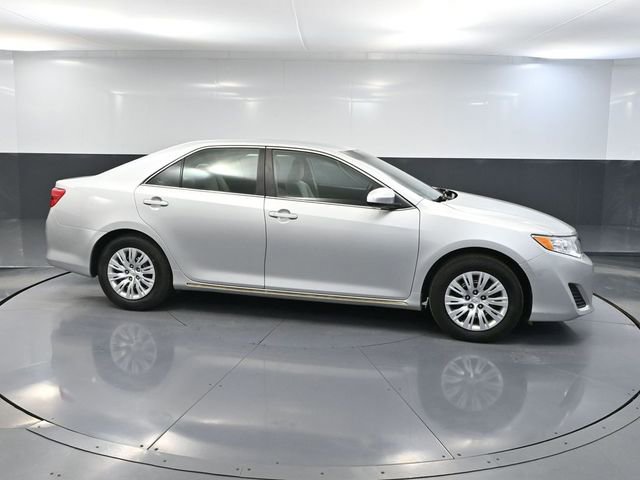 Used 2012 Toyota Camry LE FWD image 3