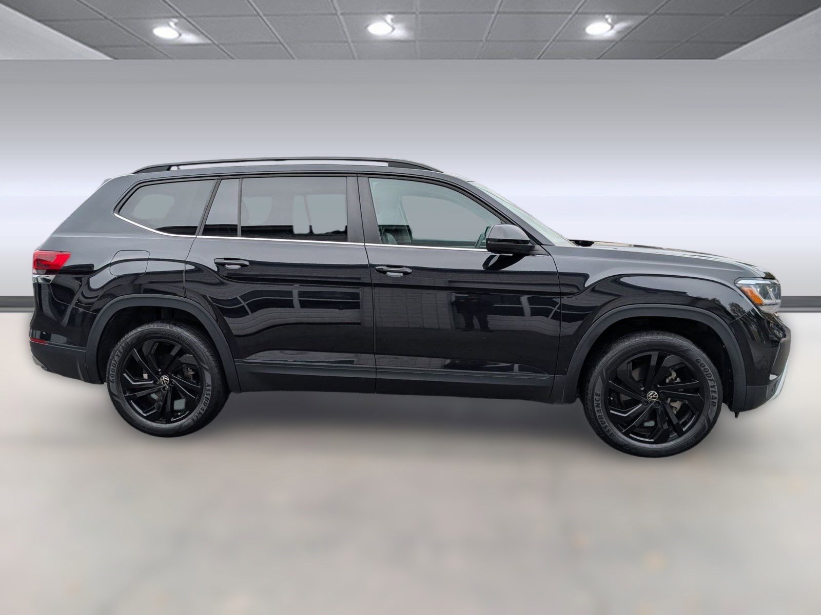 Used 2022 Volkswagen Atlas SE w/ Black Wheel Package image 8