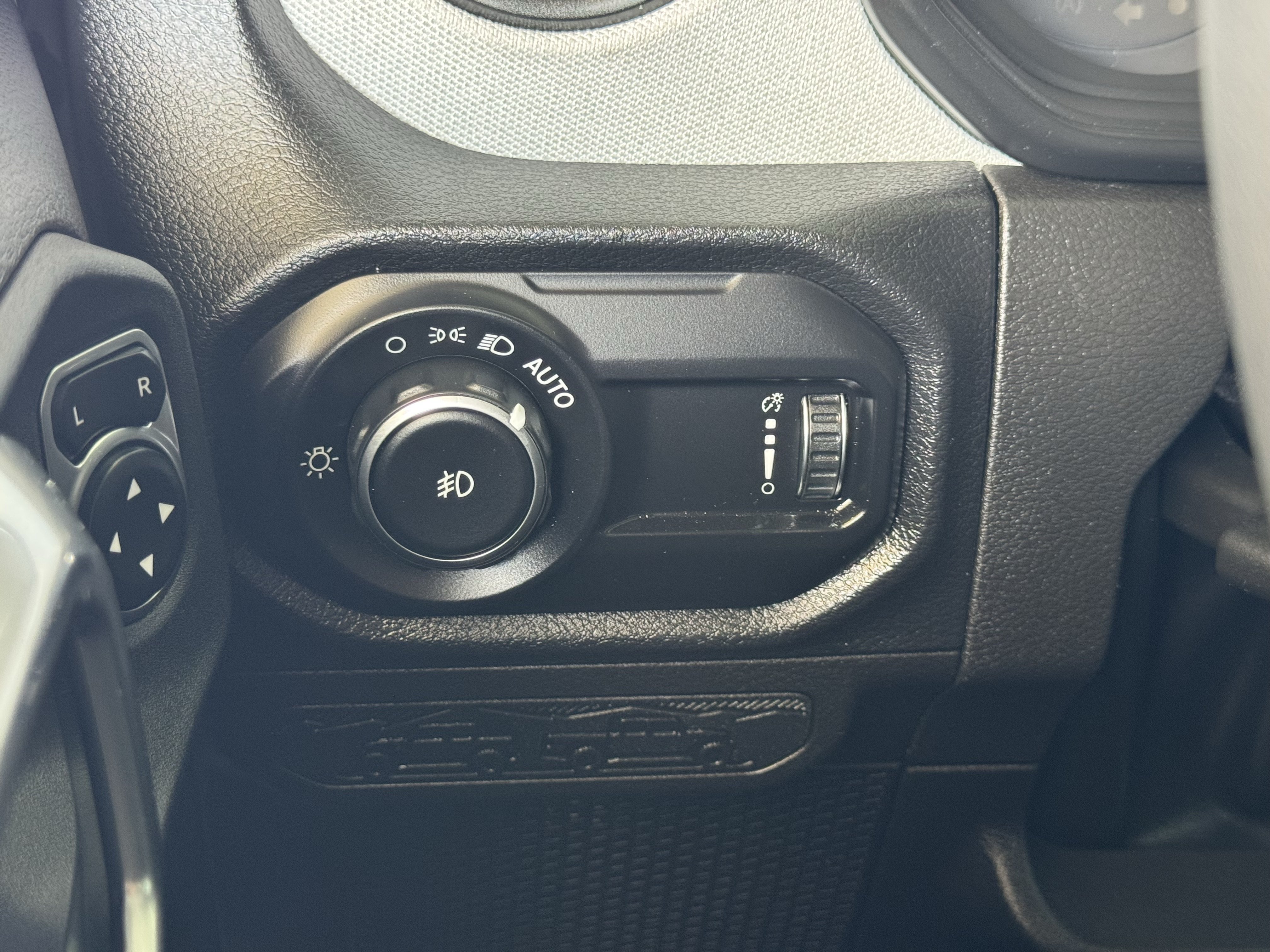Used 2024 Jeep Wrangler Unlimited Sport AWD/4WD image 31