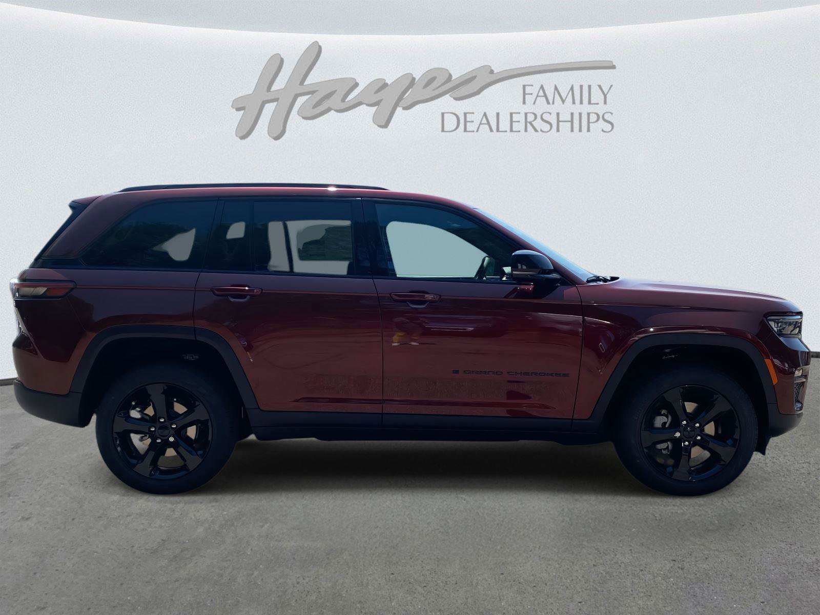 New 2025 Jeep Grand Cherokee Limited w/ Black Appearance Package image 3