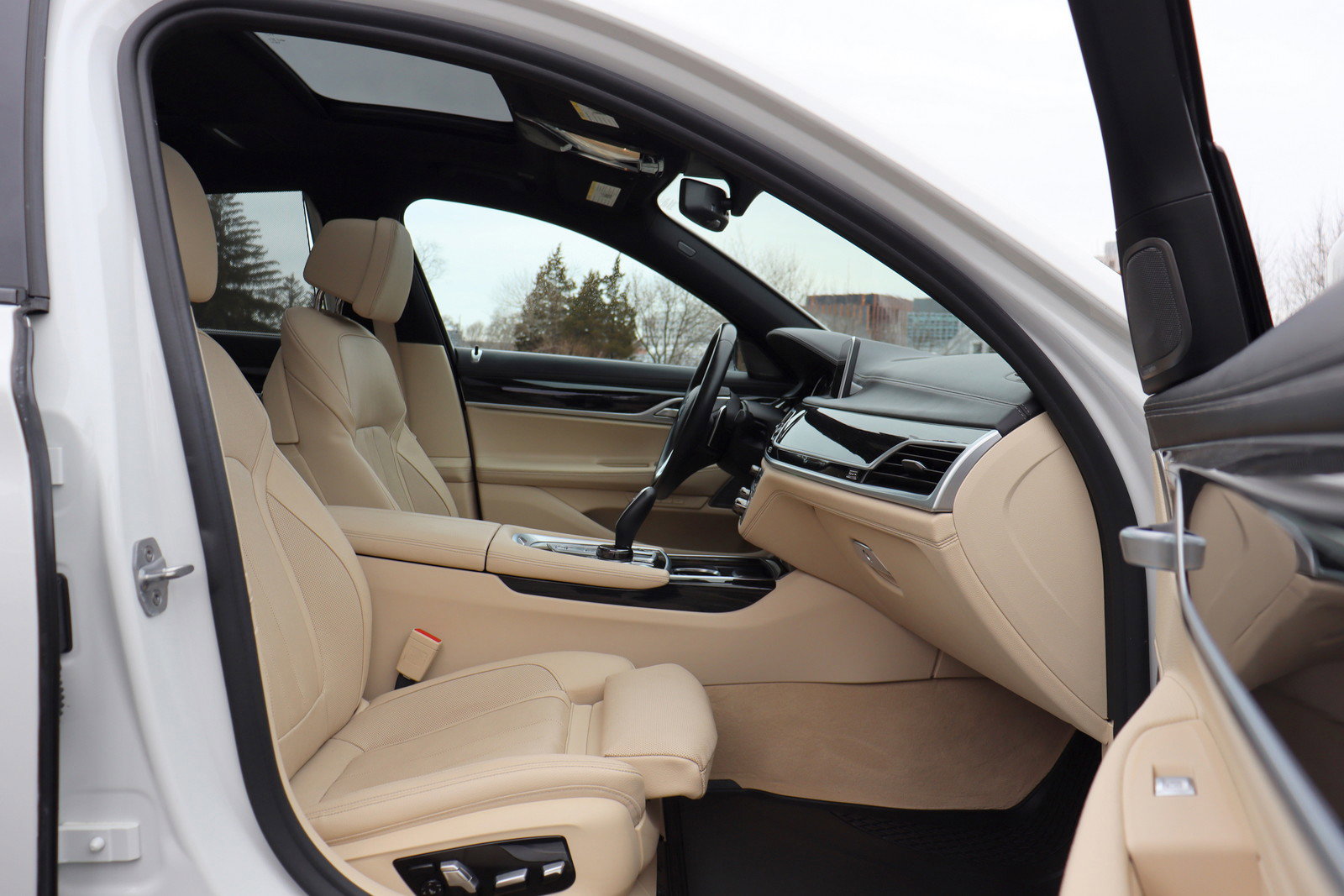 Used 2019 BMW 740e xDrive w/ Executive Package AWD/4WD image 21