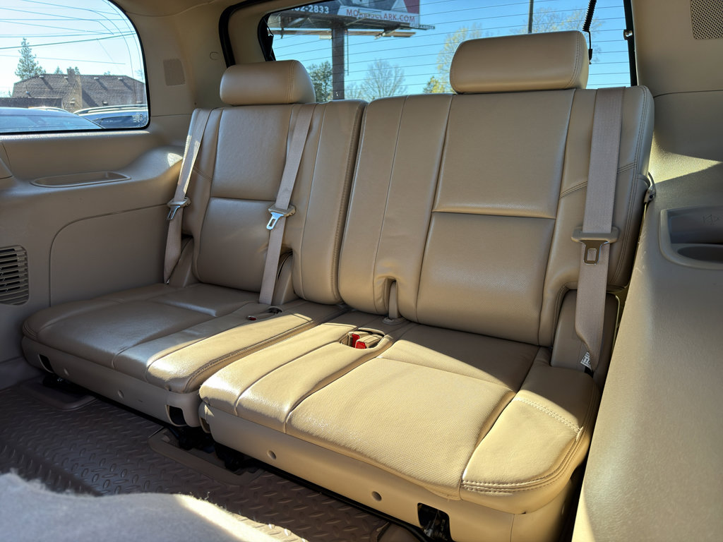 Used 2011 Cadillac Escalade Luxury image 17